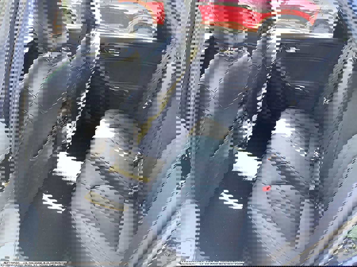 Used 2019 Toyota Avalon XLE w/ Moonroof Package image 10