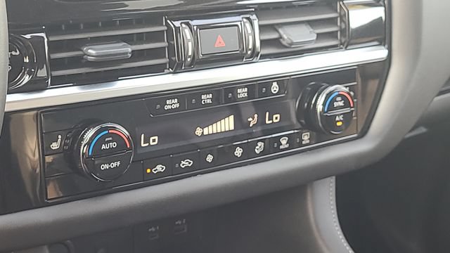 Used 2025 Nissan Pathfinder SL AWD/4WD image 19