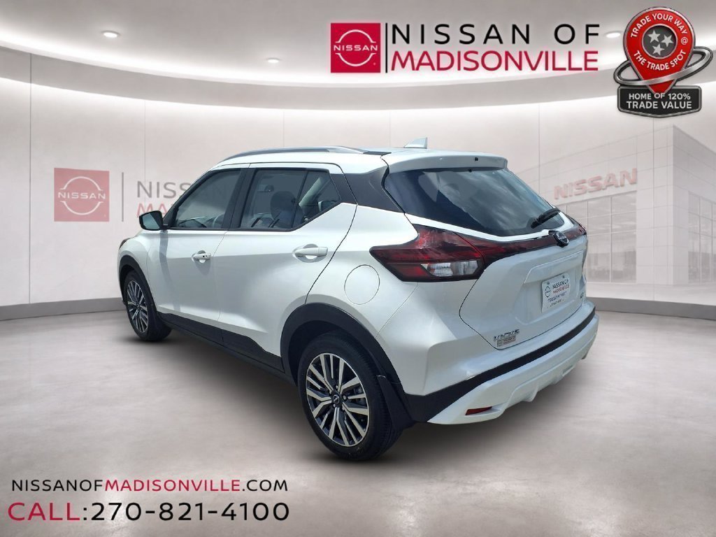 Used 2023 Nissan Kicks SV FWD image 3