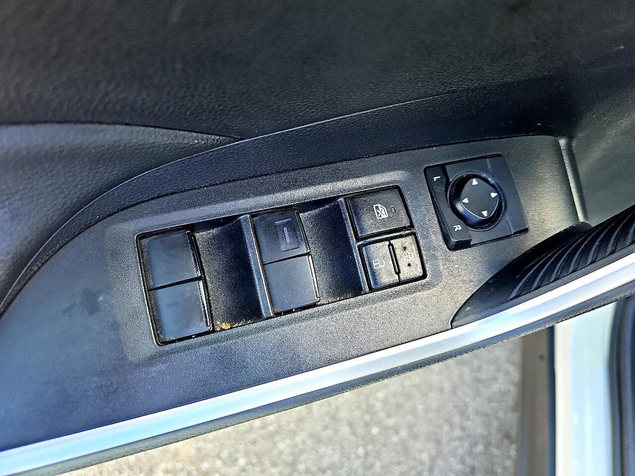 Used 2022 Toyota RAV4 LE image 11
