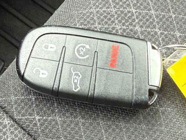 Used 2020 Jeep Grand Cherokee Laredo image 30