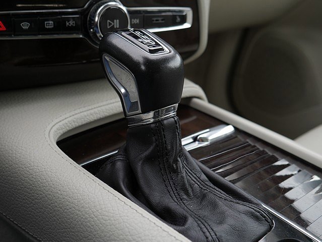 Used 2016 Volvo XC90 T6 Momentum w/ Momentum Plus Package image 40