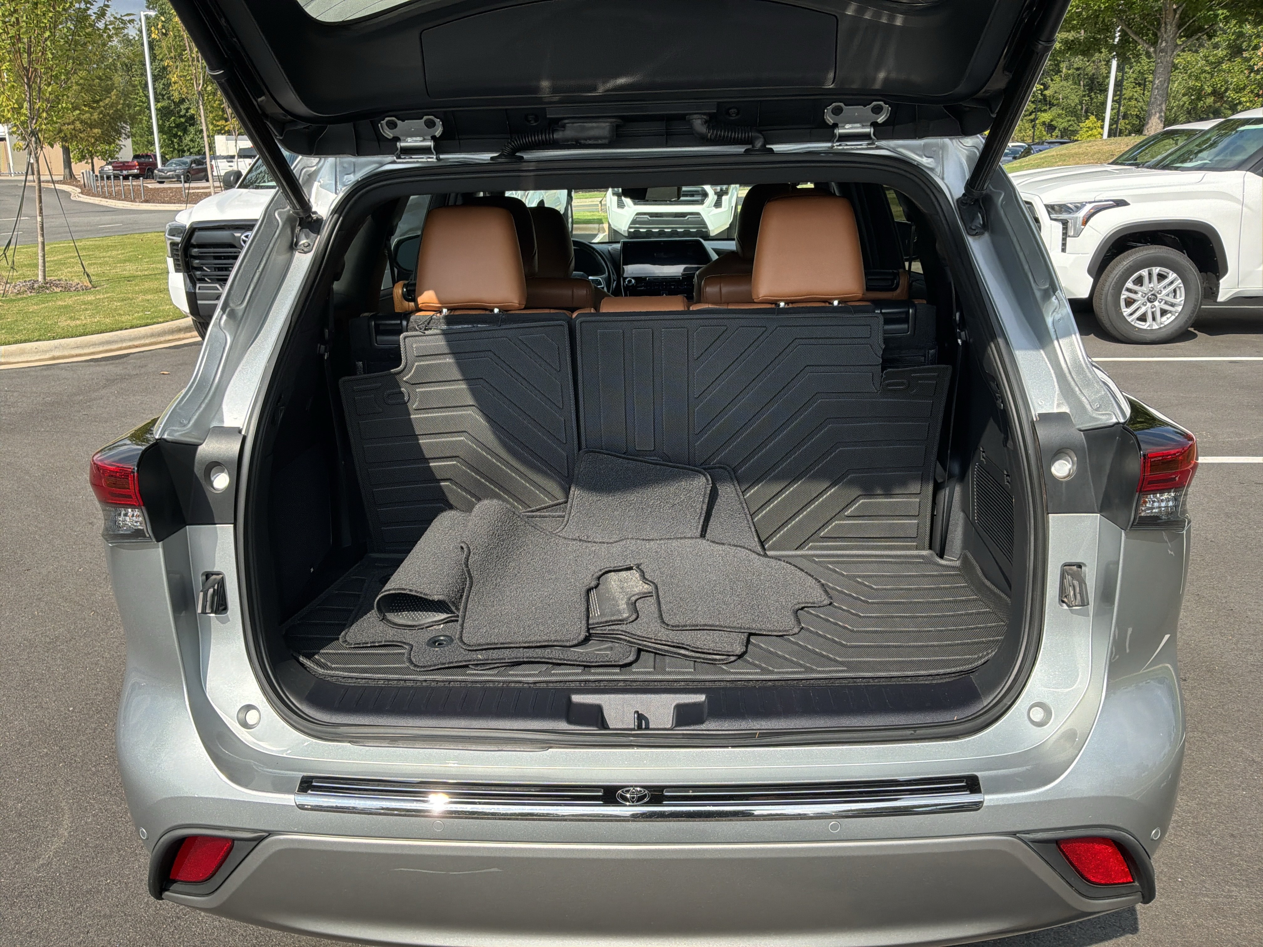 Used 2022 Toyota Highlander Platinum FWD image 33