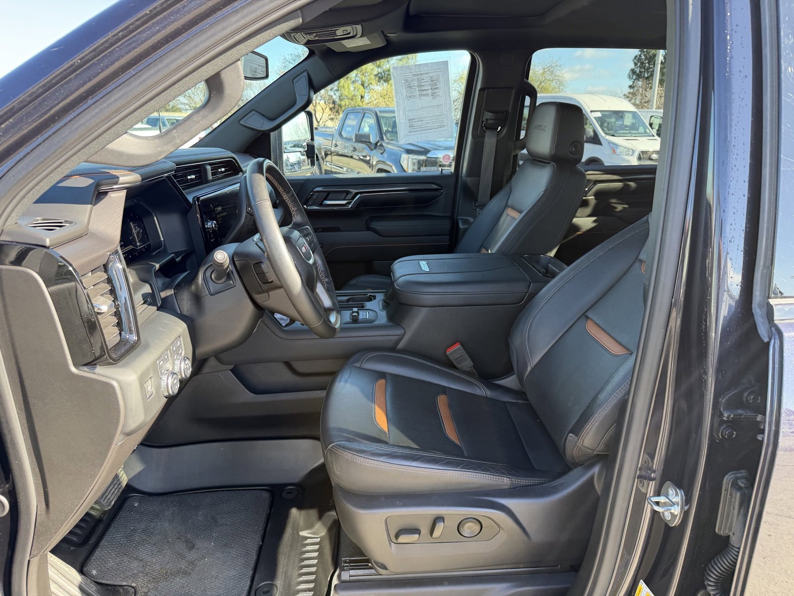 Used 2024 GMC Sierra 2500 AT4 w/ AT4 Preferred Package image 10