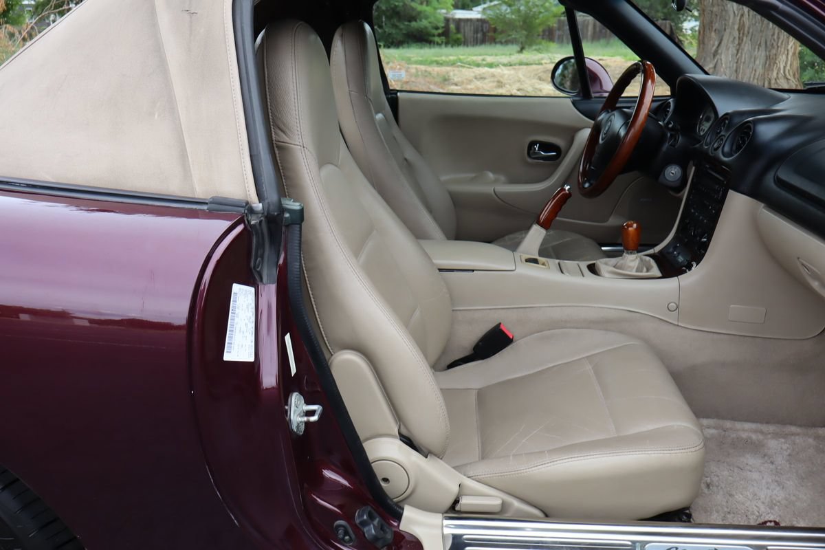 Used 2000 MAZDA MX-5 Miata RWD image 31