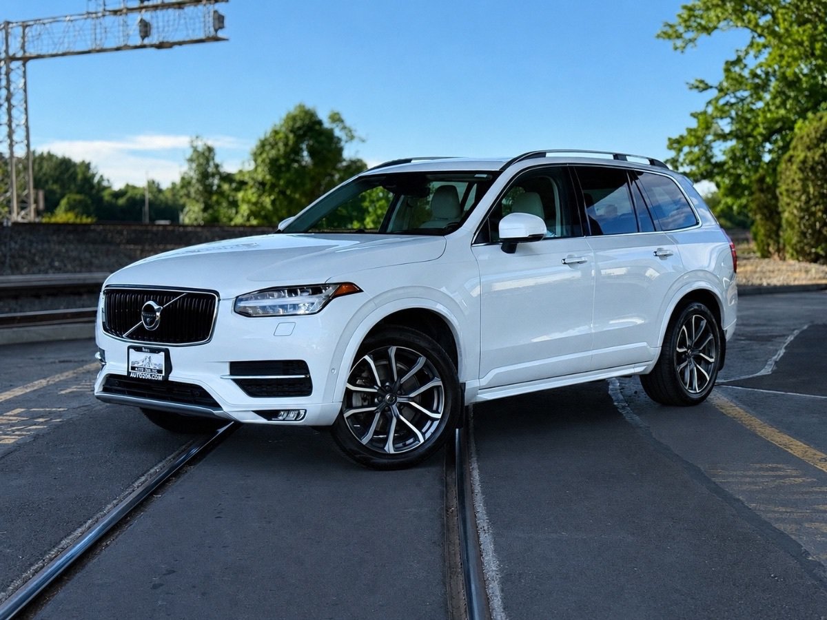 Used 2017 Volvo XC90 T6 Momentum w/ Vision Package AWD/4WD image 7
