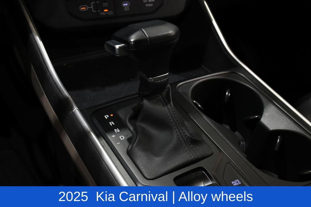 Used 2025 Kia Carnival FWD image 24