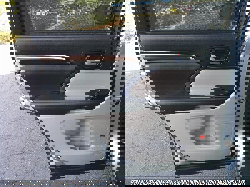 Used 2015 Toyota Highlander Limited image 19