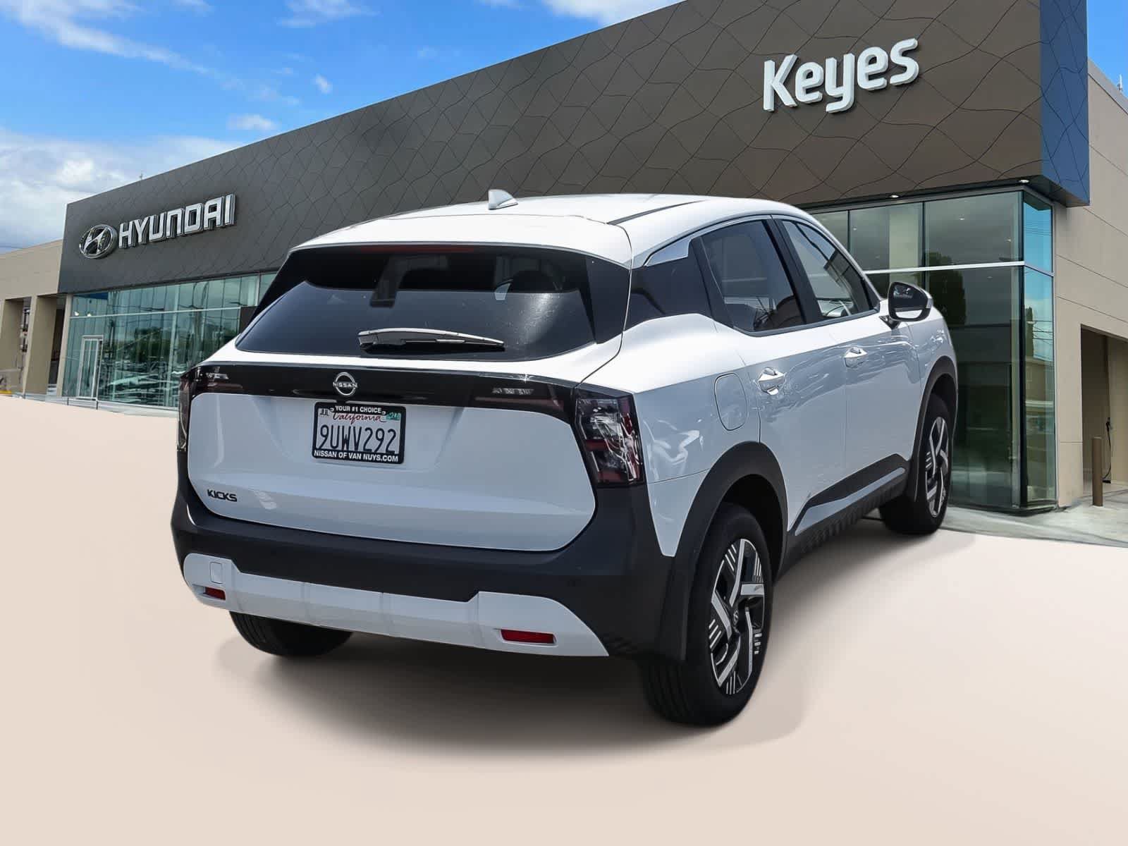 Used 2025 Nissan Kicks SV FWD image 4