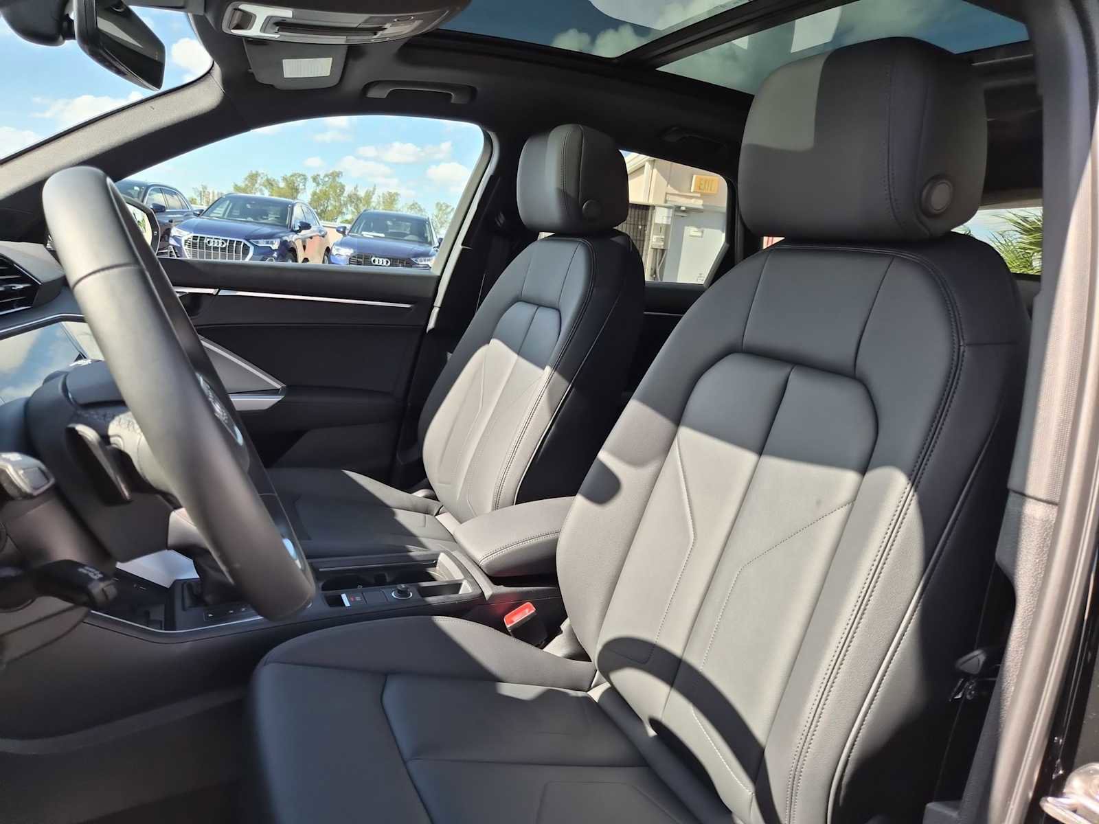 Used 2025 Audi Q3 2.0T Premium w/ Convenience Package image 15