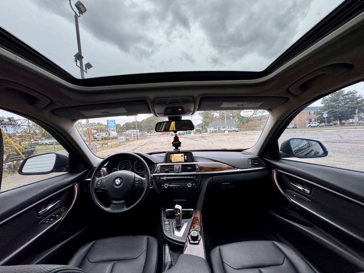 Used 2015 BMW 320i xDrive Sedan AWD/4WD image 12