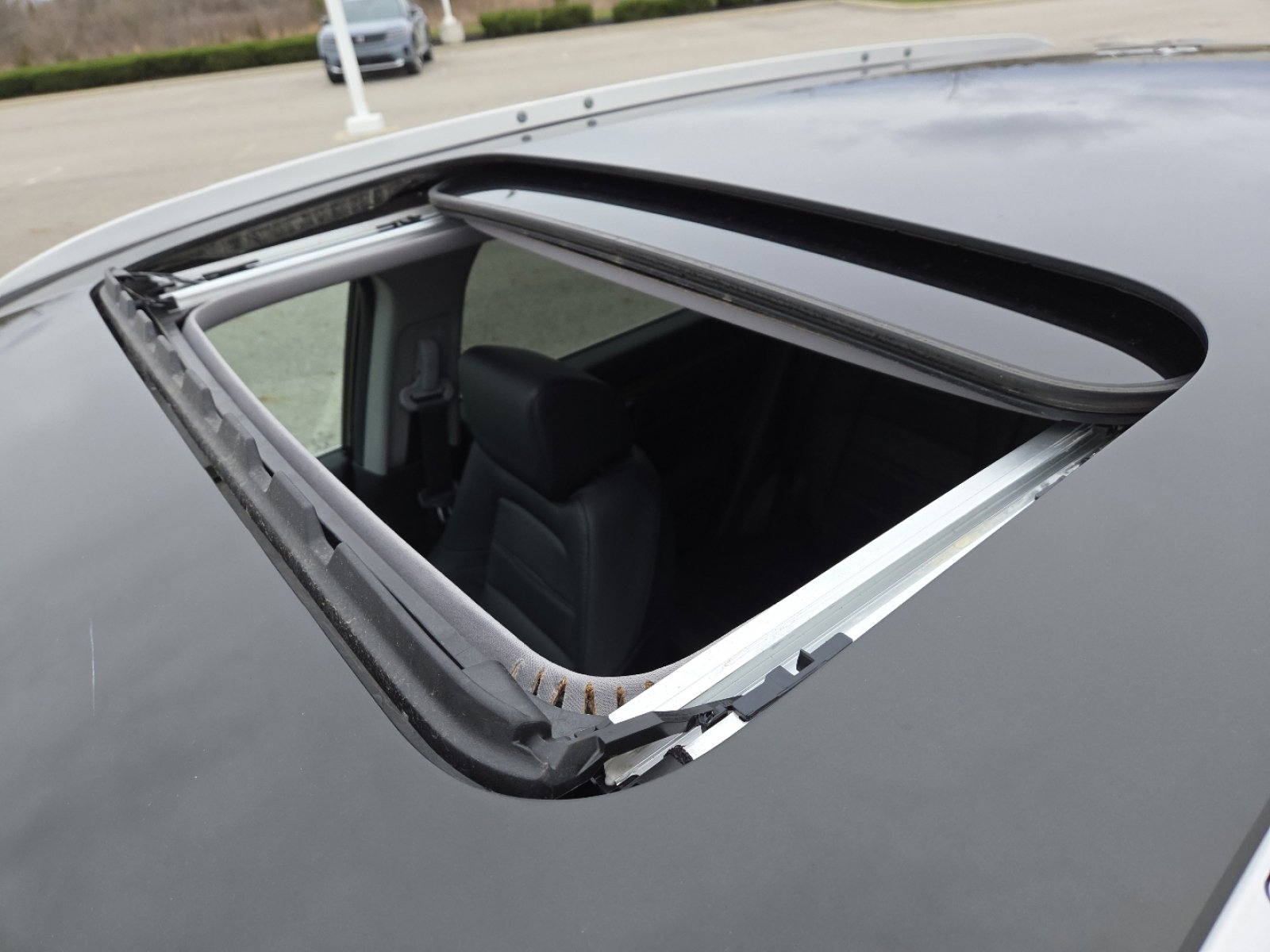 Used 2017 Honda CR-V Touring image 3