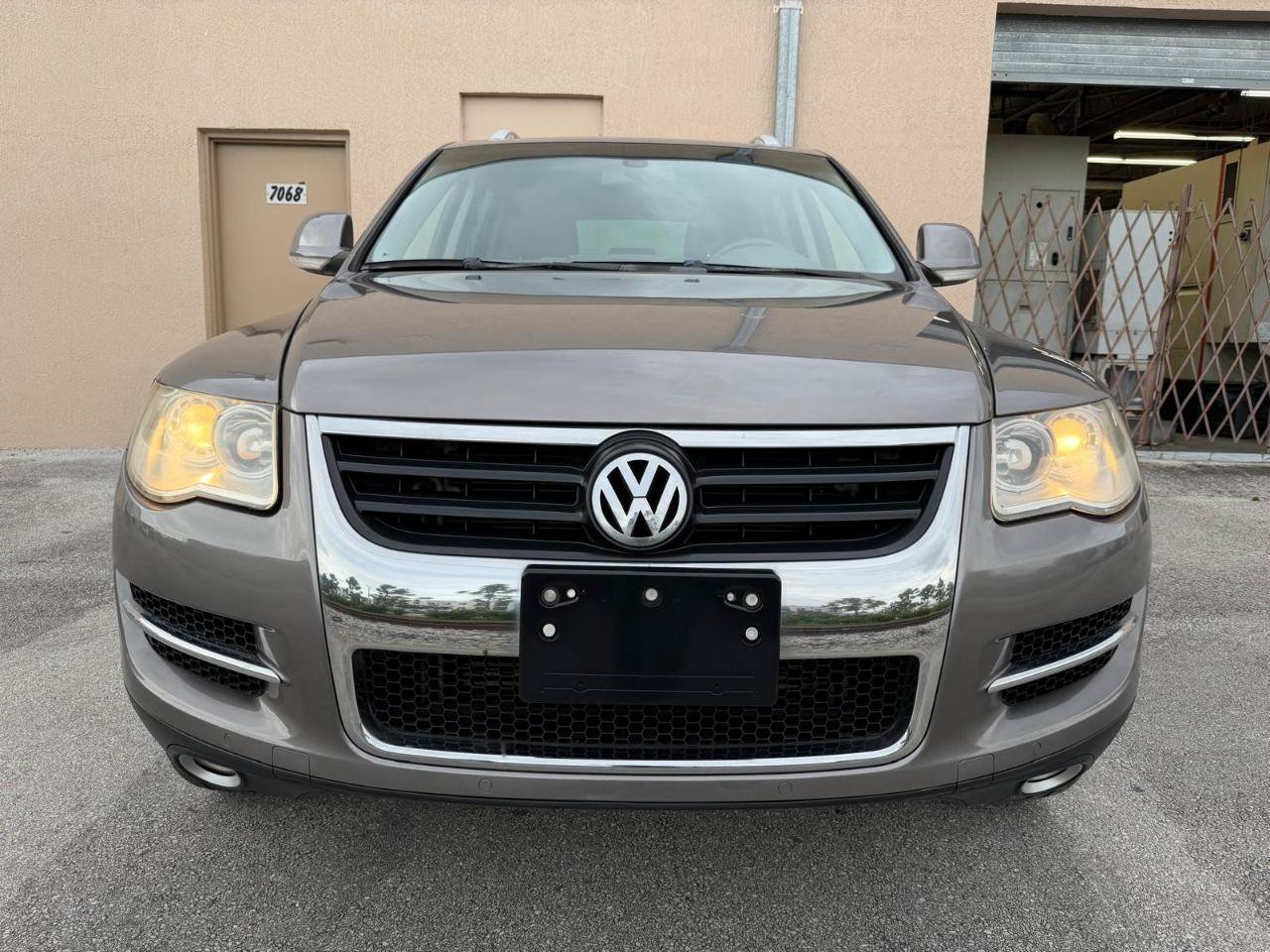 Used 2008 Volkswagen Touareg V6 AWD/4WD image 6