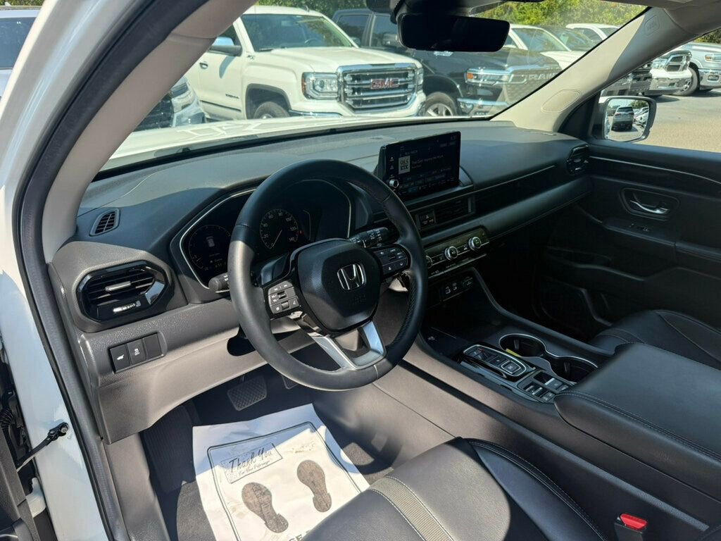 Used 2025 Honda Pilot EX-L image 3