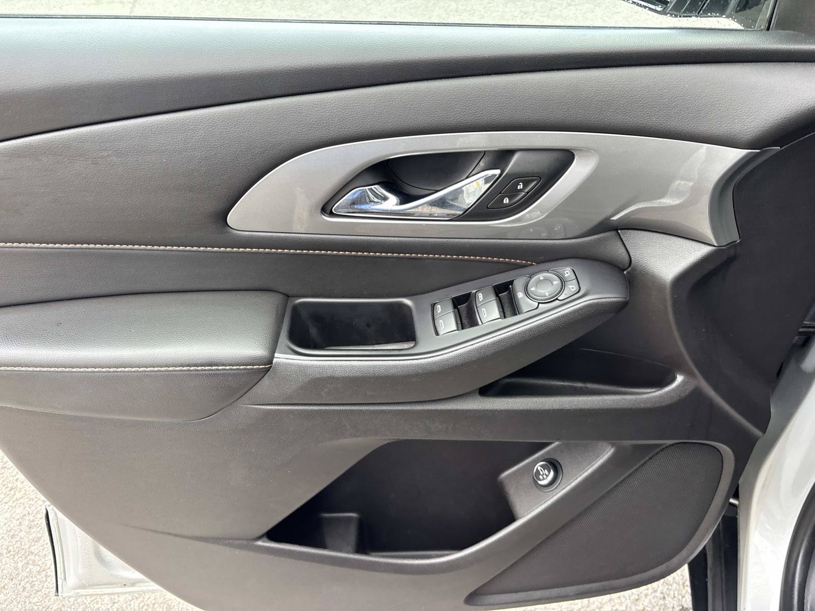 Used 2019 Chevrolet Traverse LT w/ LPO, Blackout Package AWD/4WD image 12