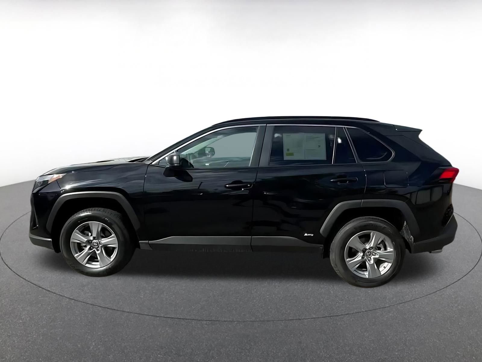 Used 2025 Toyota RAV4 LE image 8