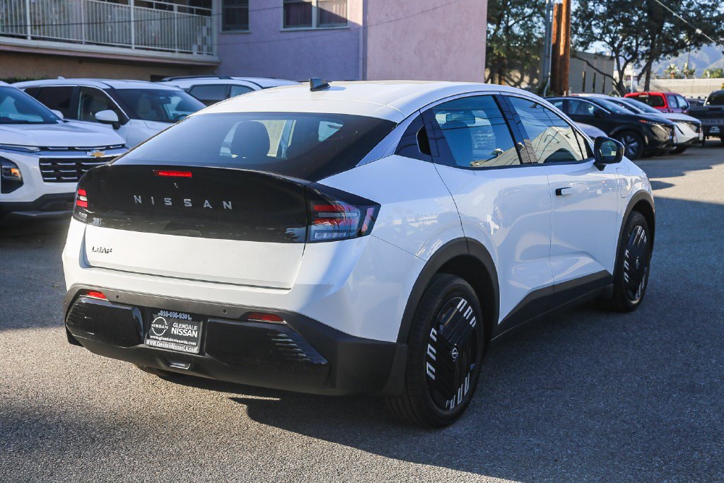 New 2026 Nissan Leaf w/ Illuminated Package FWD image 8