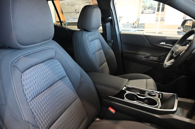 New 2026 Chevrolet Equinox LT w/ Safety and Technology Package FWD image 8