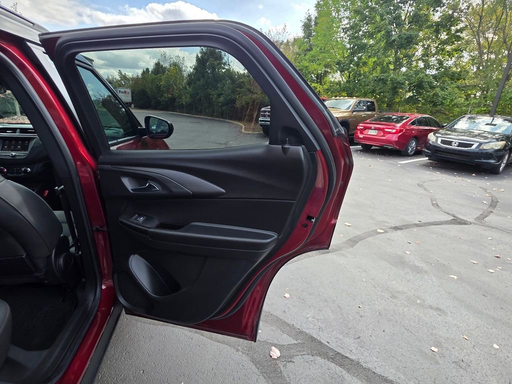 Used 2022 Chevrolet TrailBlazer RS image 37
