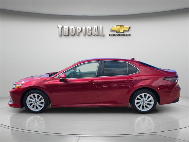 Used 2022 Toyota Camry LE image 2