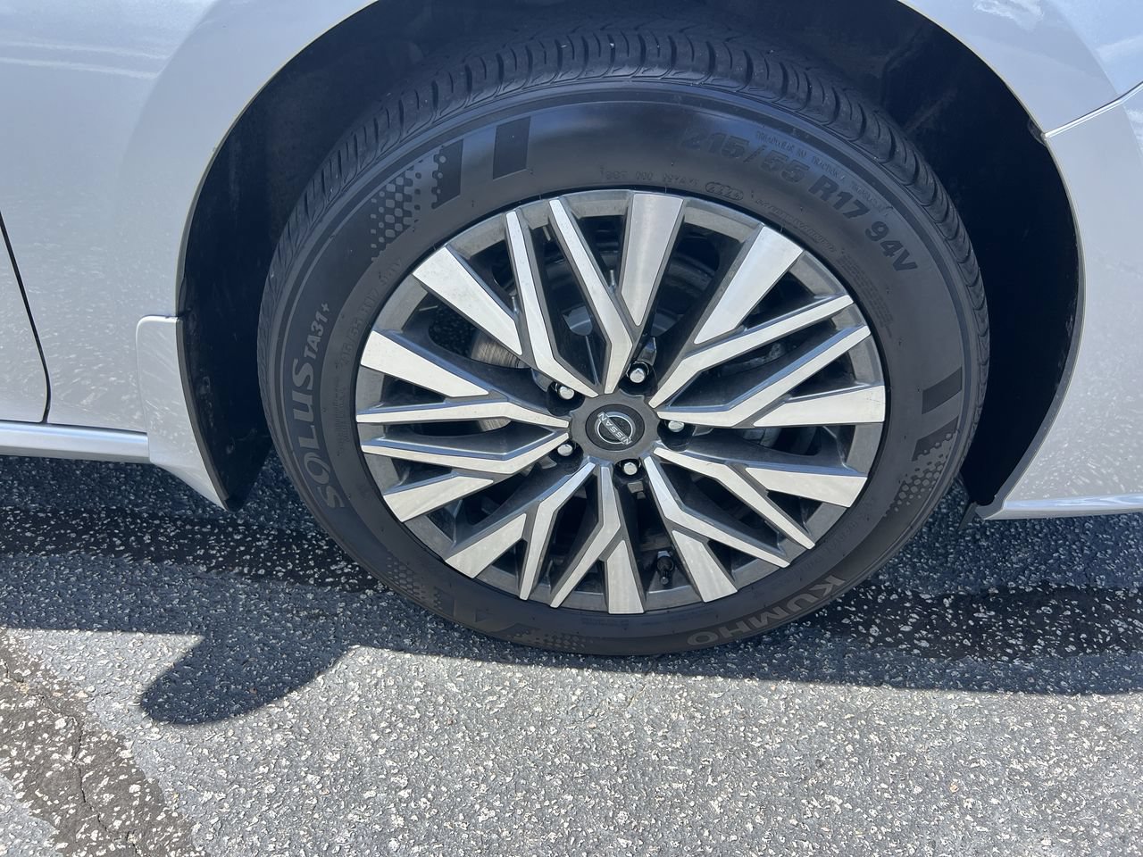 Used 2024 Nissan Altima 2.5 SV AWD/4WD image 13
