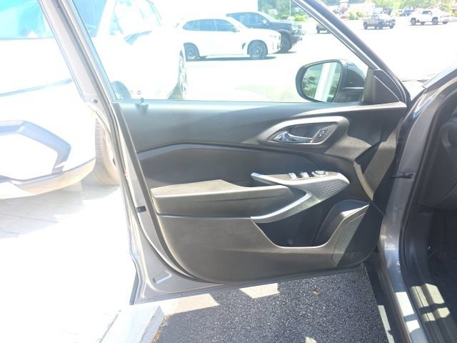 Used 2024 Chevrolet Trax RS FWD image 14