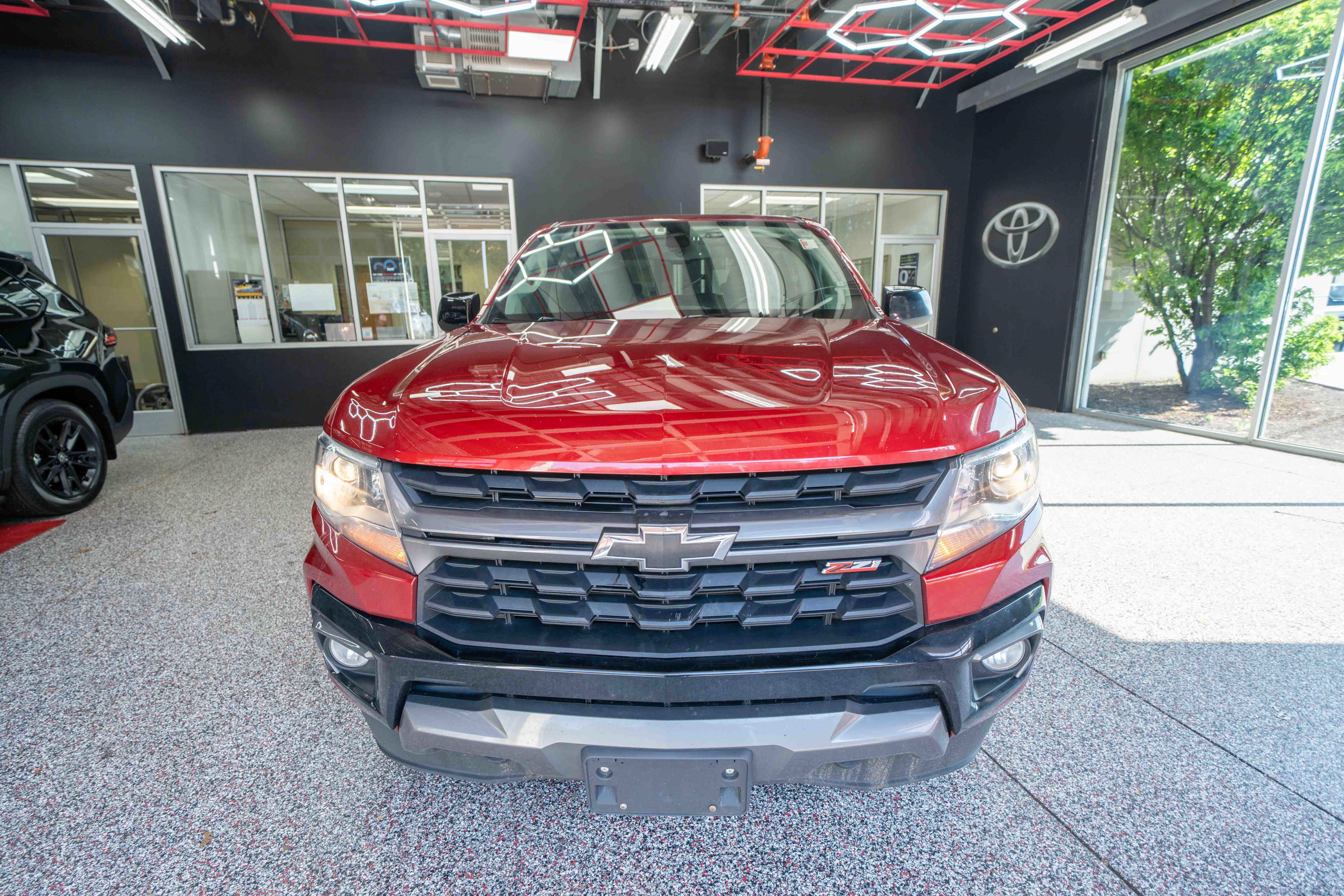 Used 2021 Chevrolet Colorado Z71 AWD/4WD image 6