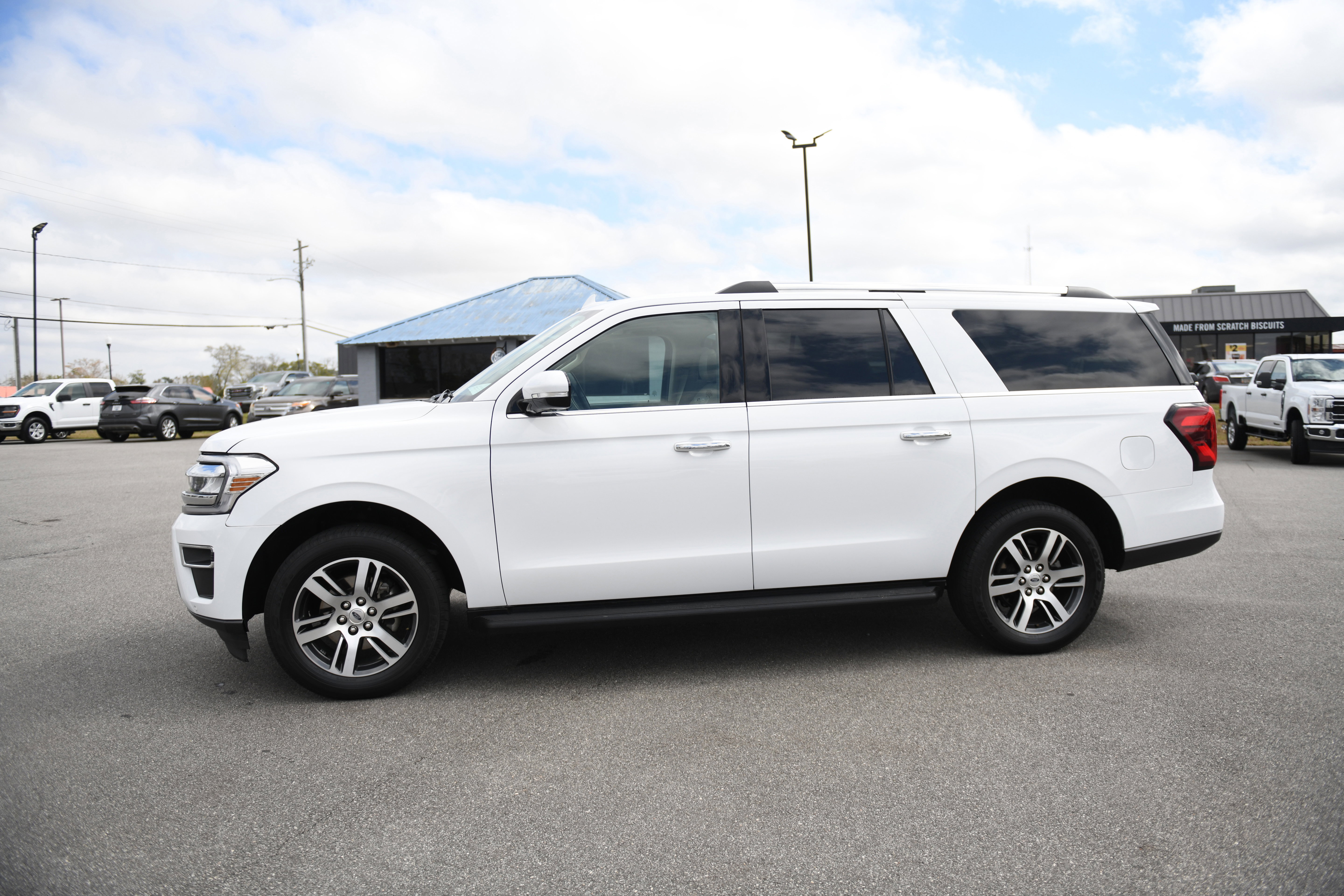 Used 2024 Ford Expedition Max Limited image 9