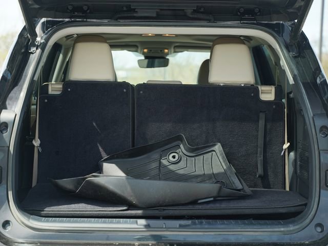 Used 2021 Toyota Highlander XLE image 19