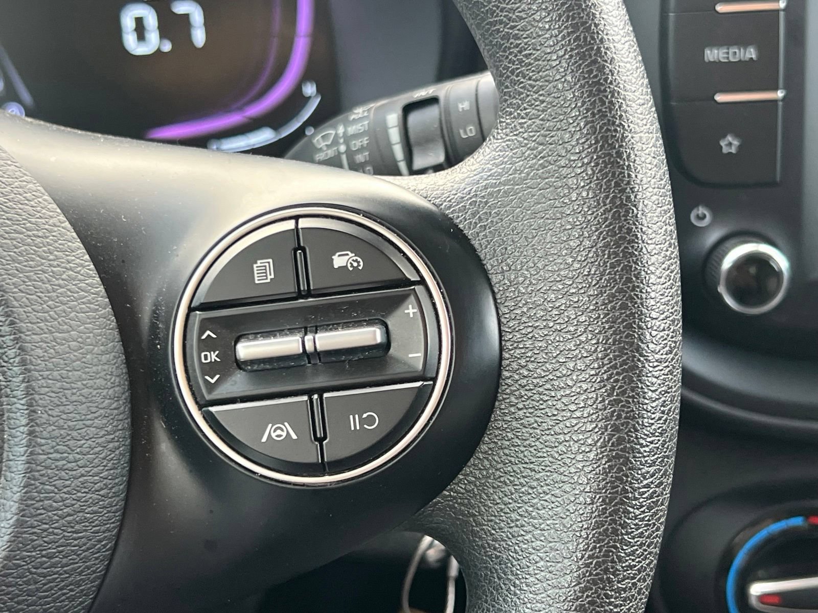 Used 2025 Kia Soul LX w/ LX Technology Package FWD image 25