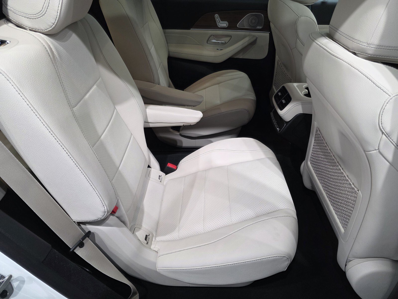 Used 2025 Mercedes-Benz GLS 450 4MATIC image 23