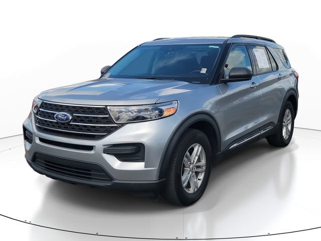Used 2022 Ford Explorer XLT image 2