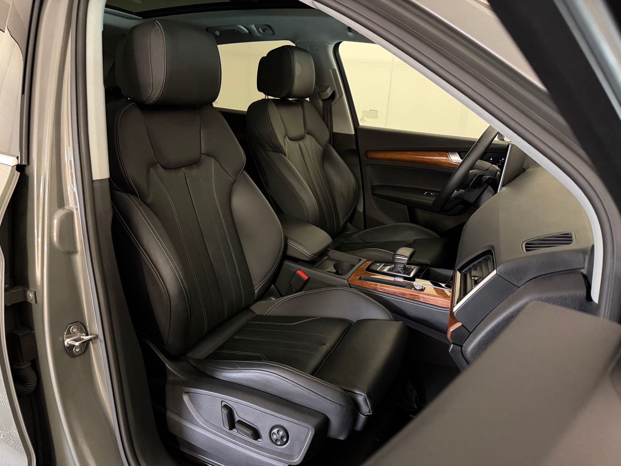 Used 2023 Audi Q5 e Premium Plus w/ Premium Plus Package AWD/4WD image 33