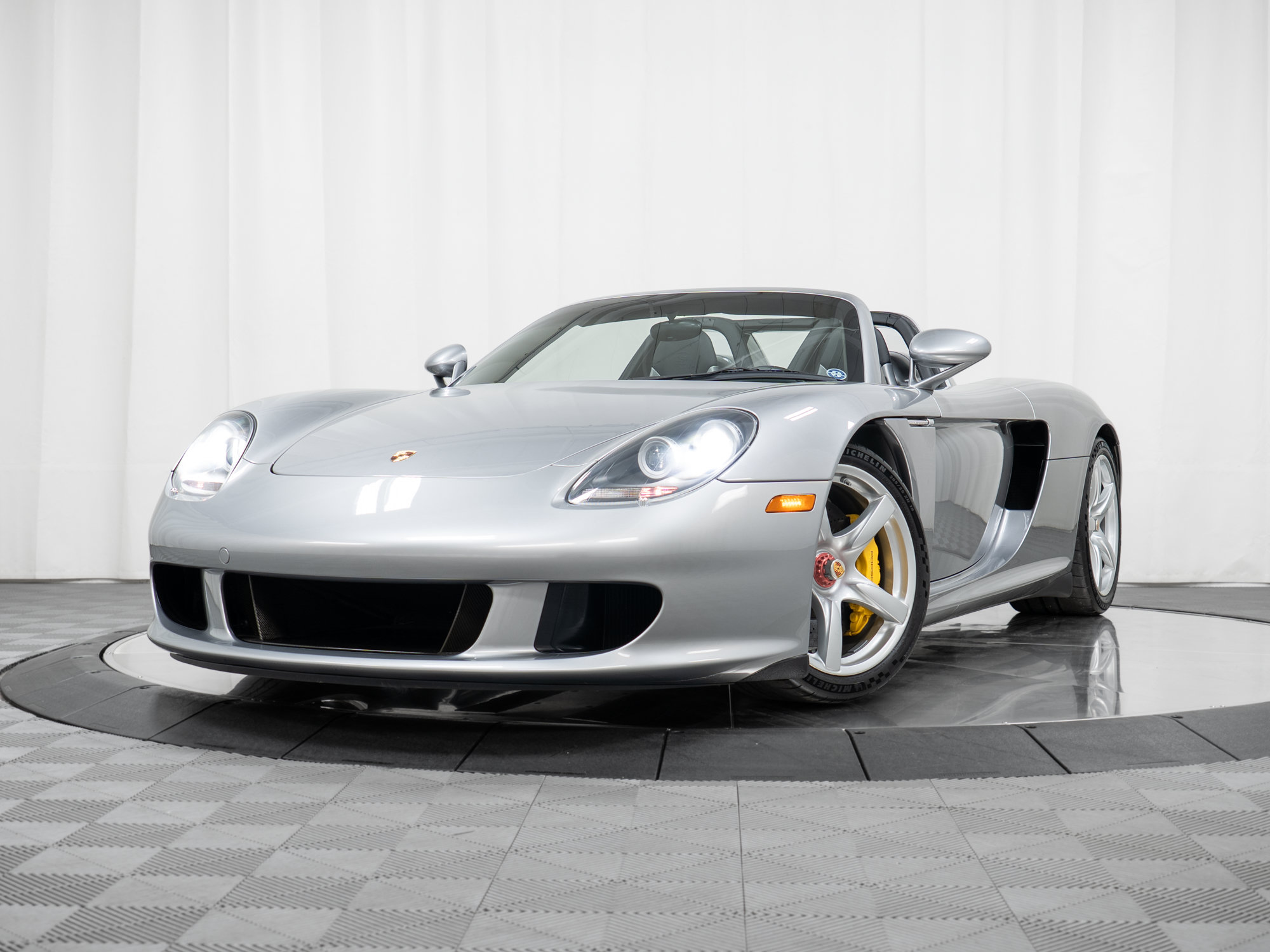 Used 2005 Porsche Carrera GT RWD image 48