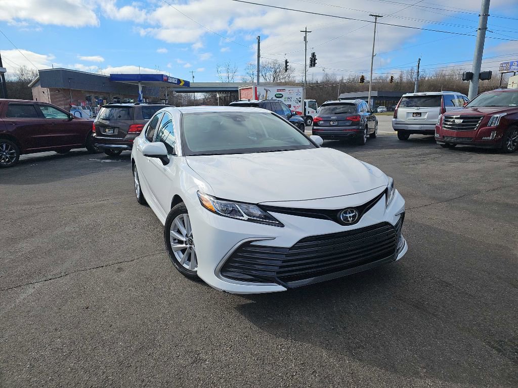 Used 2021 Toyota Camry LE image 5