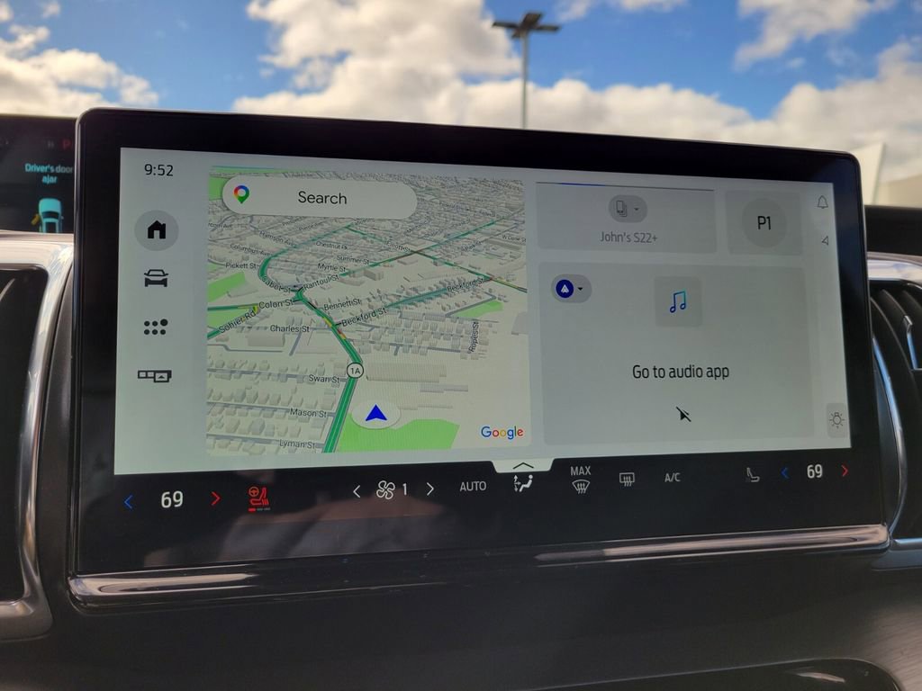 Used 2025 Ford Expedition Platinum image 19