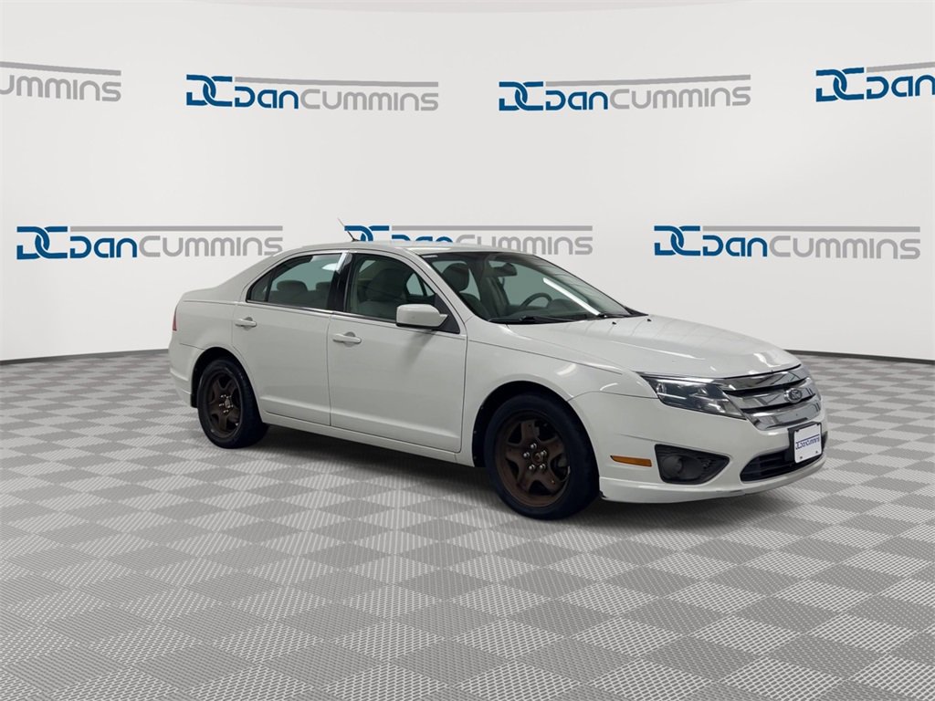 Used 2010 Ford Fusion SE image 2