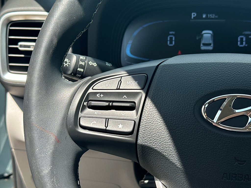 Used 2025 Hyundai Venue SEL FWD image 14