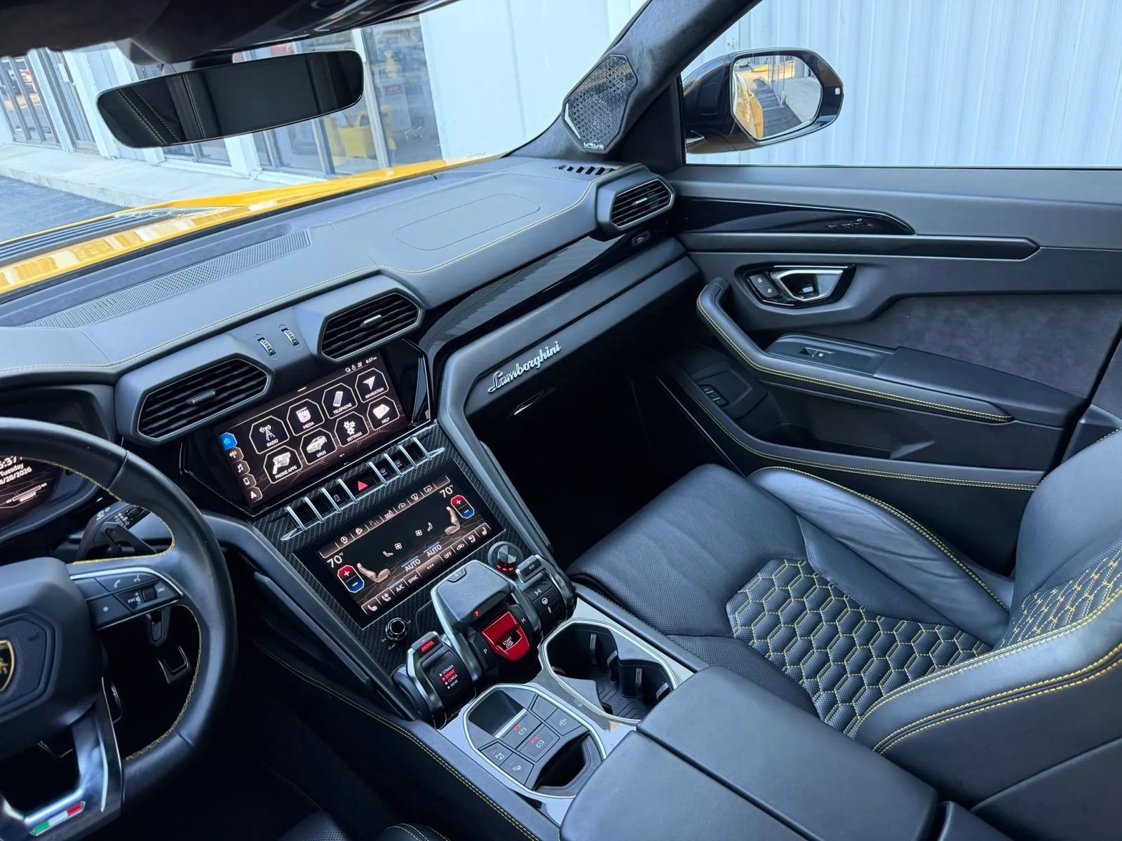 Used 2021 Lamborghini Urus AWD/4WD image 31