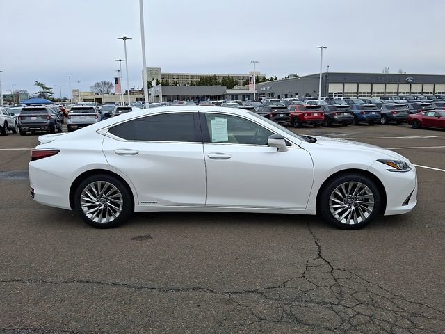 Used 2022 Lexus ES 300h w/ Accessory Package FWD image 7