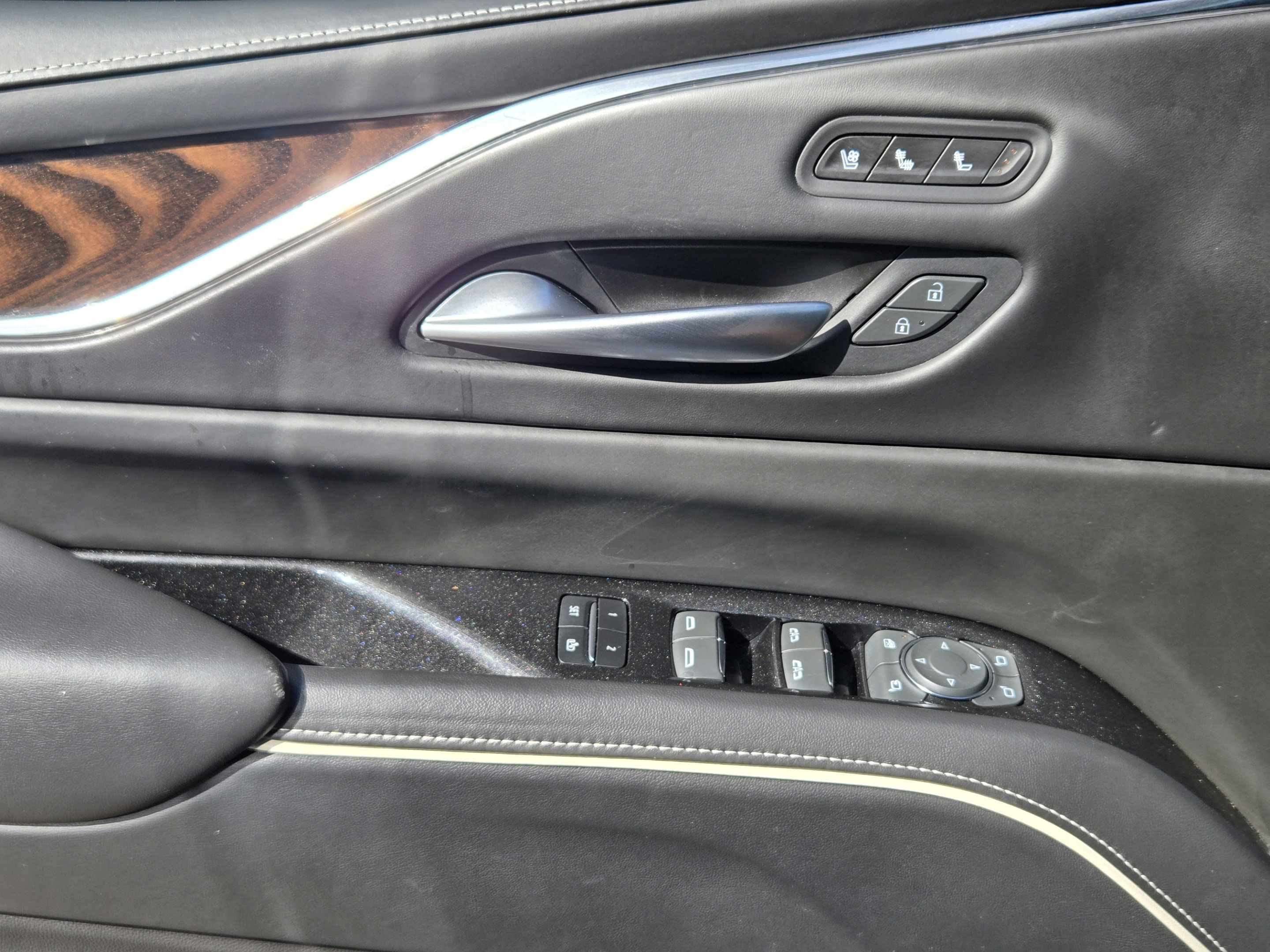 Used 2023 Cadillac Escalade Sport Platinum w/ LPO, Floor Liner Package AWD/4WD image 31