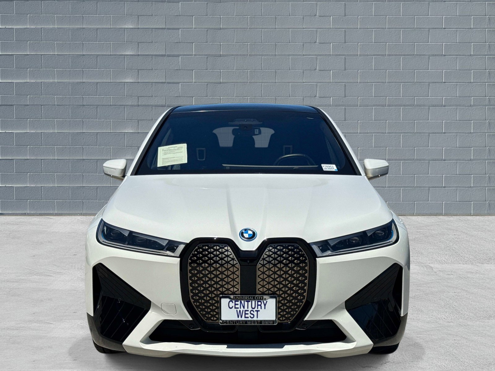 Used 2023 BMW iX xDrive50 w/ Premium Package AWD/4WD image 2