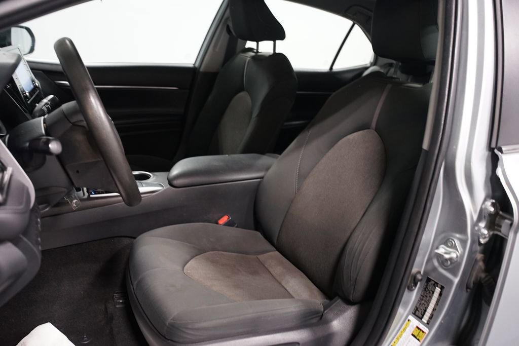 Used 2022 Toyota Camry LE FWD image 6