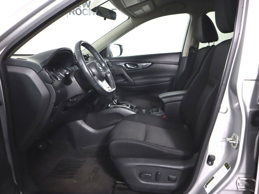 Used 2018 Nissan Rogue SV AWD/4WD image 8
