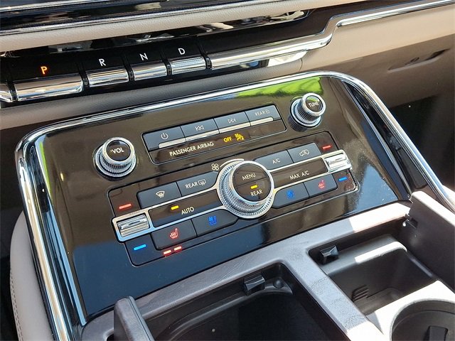 Used 2022 Lincoln Navigator Reserve image 16