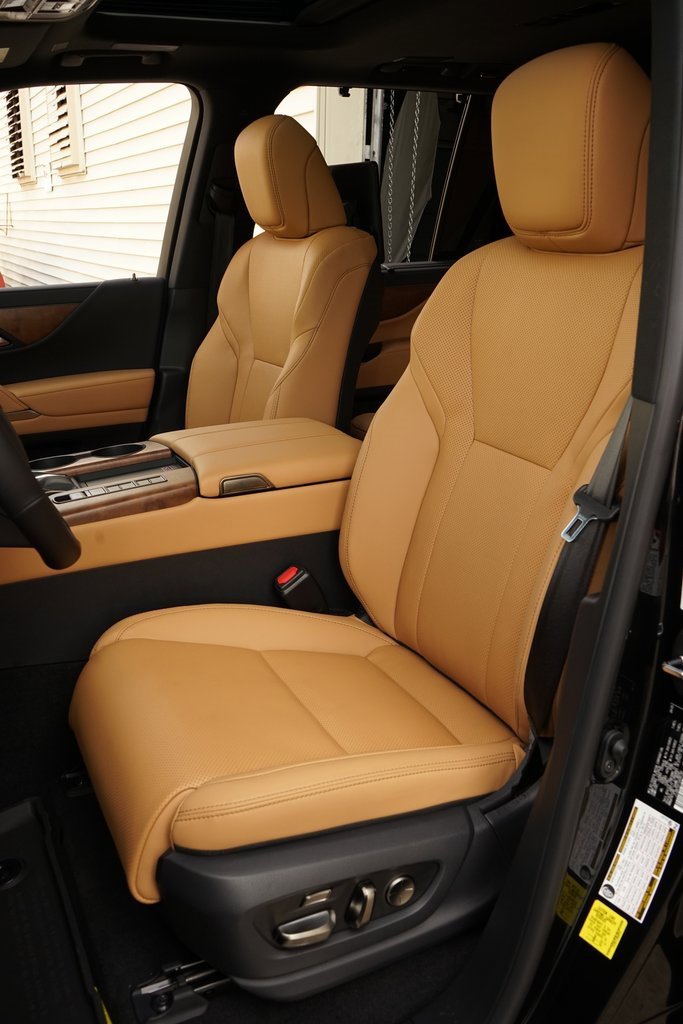 Used 2025 Lexus LX 600 4WD w/ Luxury Package image 9