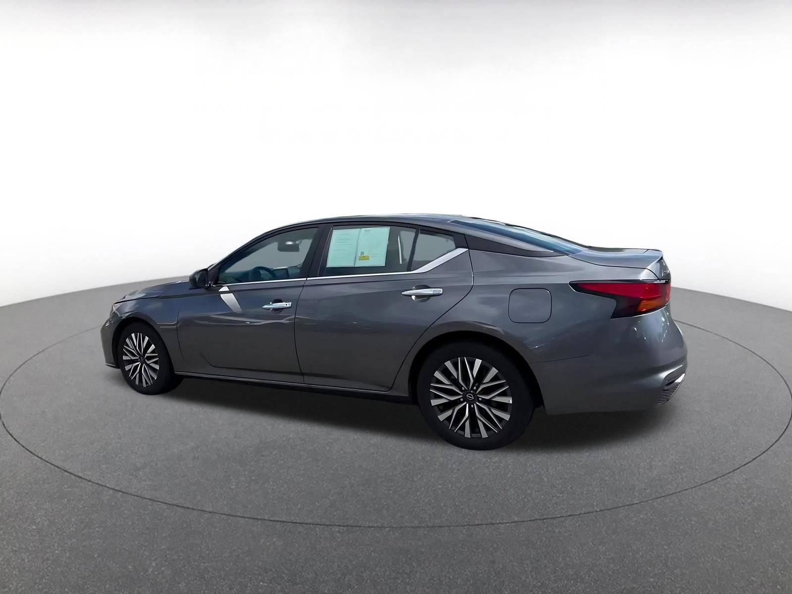 Used 2025 Nissan Altima 2.5 SV FWD image 8