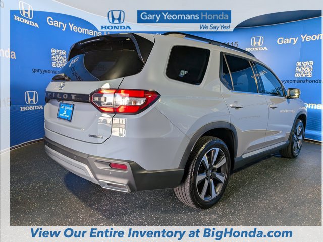 Certified 2025 Honda Pilot Touring image 4
