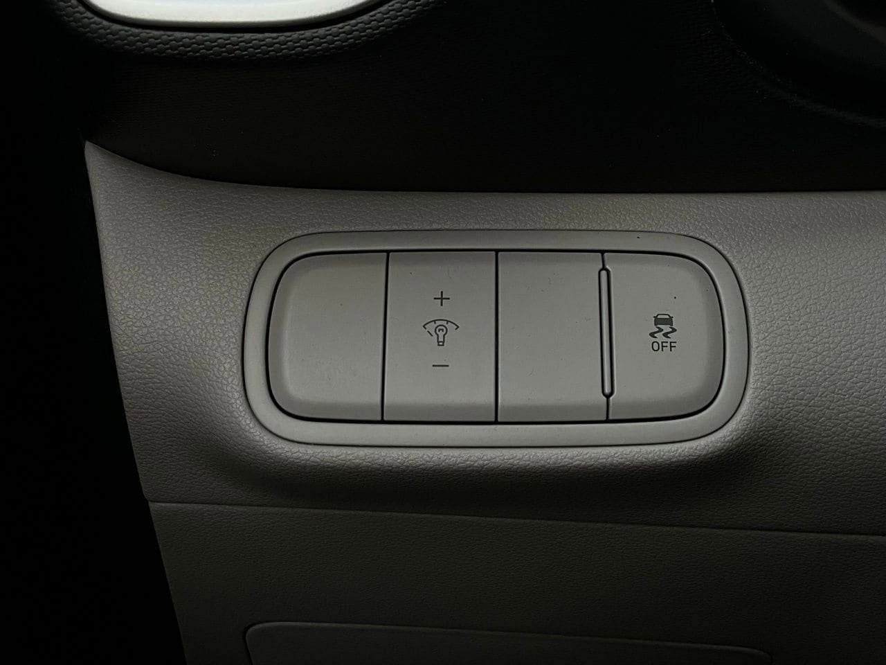 Used 2025 Hyundai Venue SEL image 22