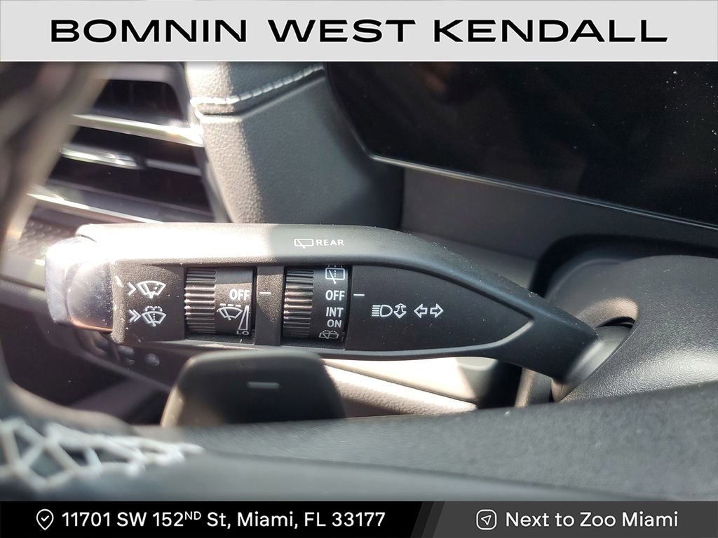 Used 2025 Chevrolet Traverse LT w/ Driver Confidence Package image 22